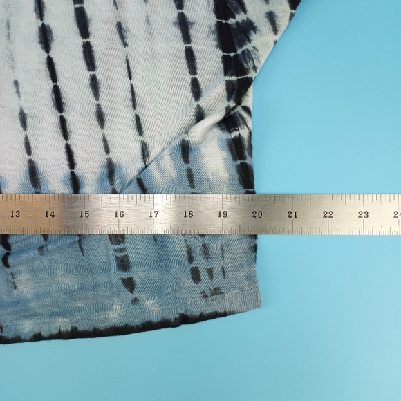 Dreamsicle Junior Size Medium Cropped Tie Dye Short Sleeve Shirt Green Blue Blk - Picture 11 of 12